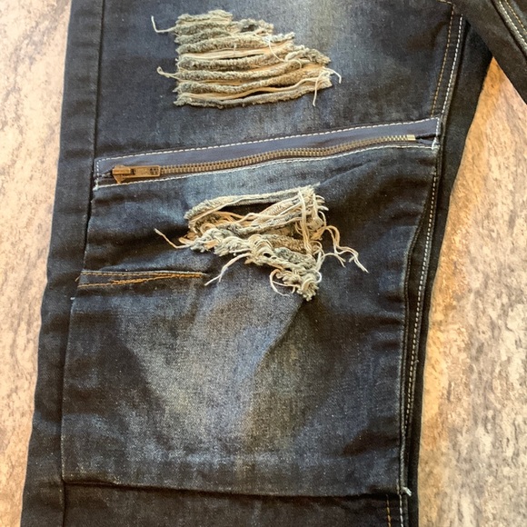 Distressed jeans - Picture 10 of 14